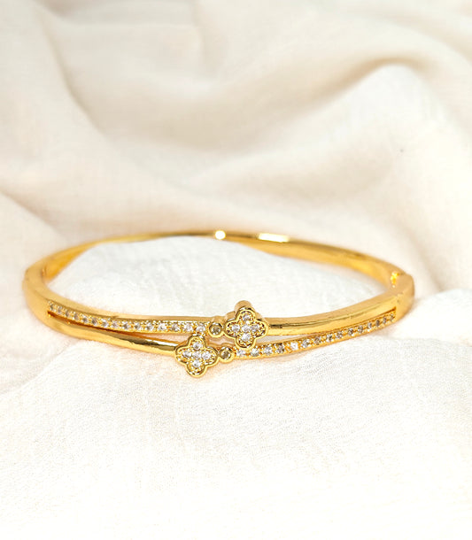 Slim Crystal Screw Motif Gold Bangle