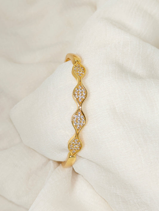 Gold Wavy Cluster Crystal Bangle