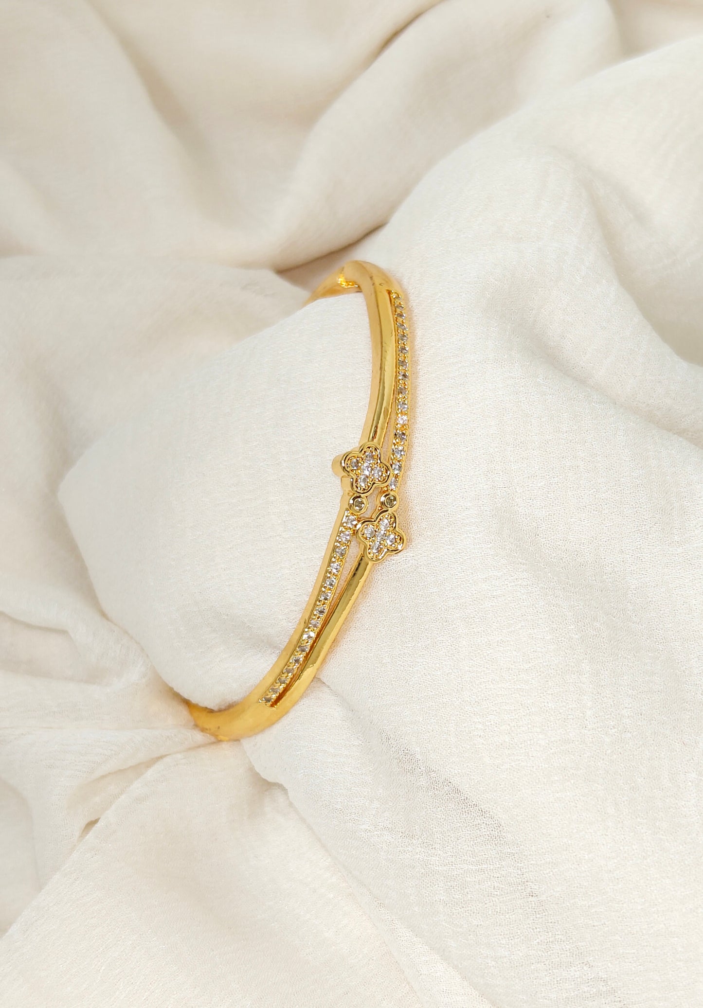 Slim Crystal Screw Motif Gold Bangle