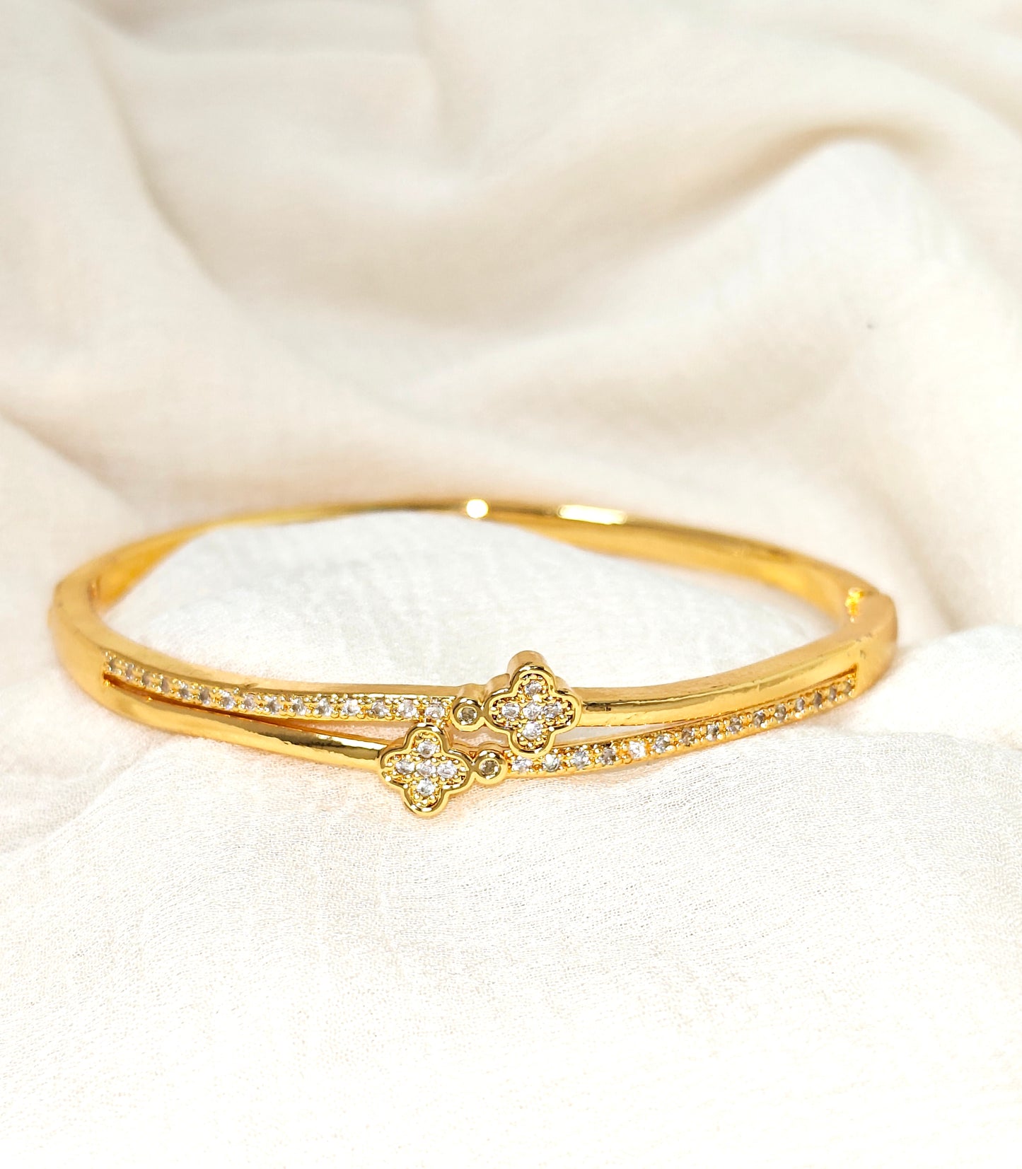 Slim Crystal Screw Motif Gold Bangle