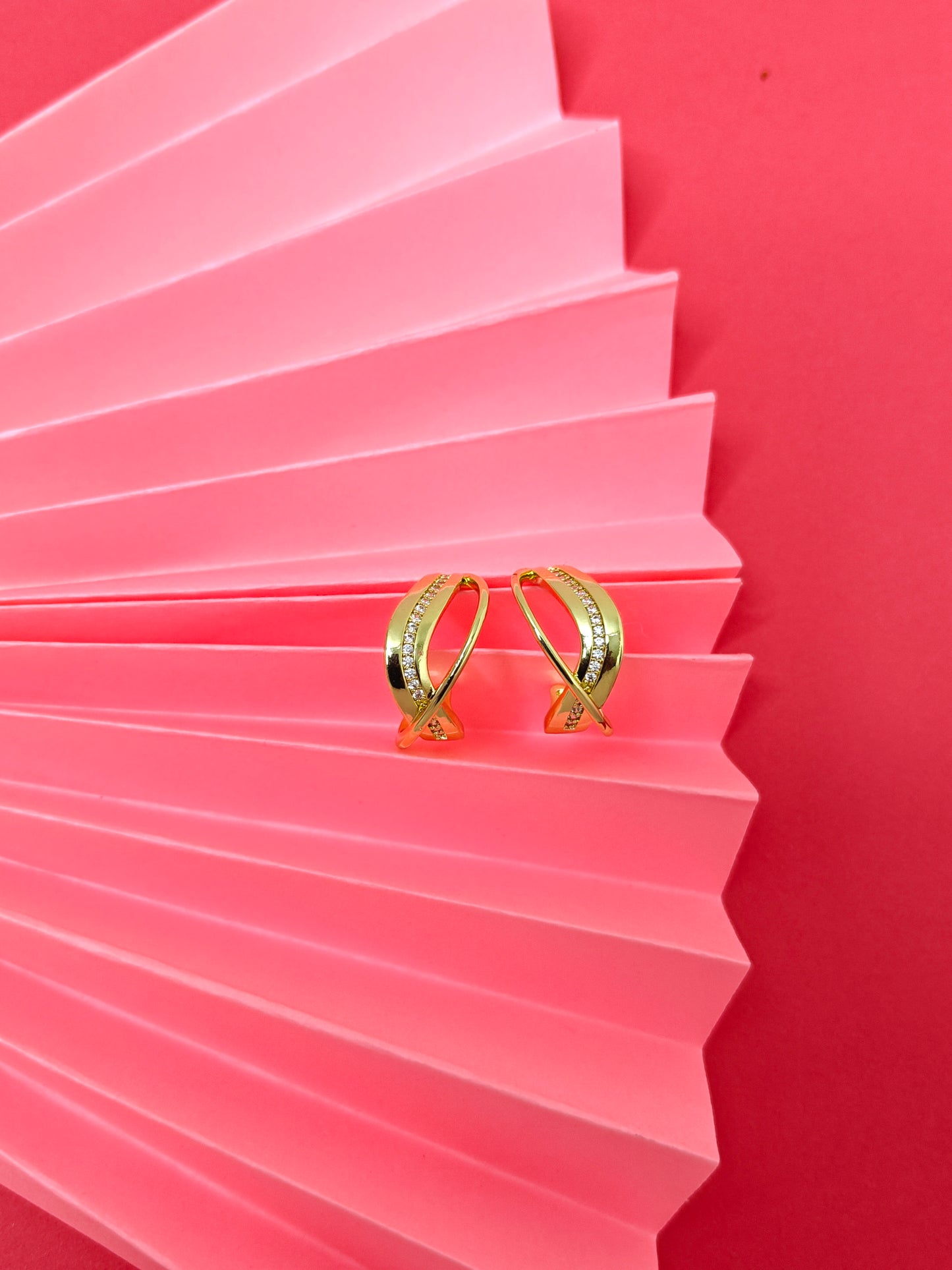 Gold Twist Elegance Huggie