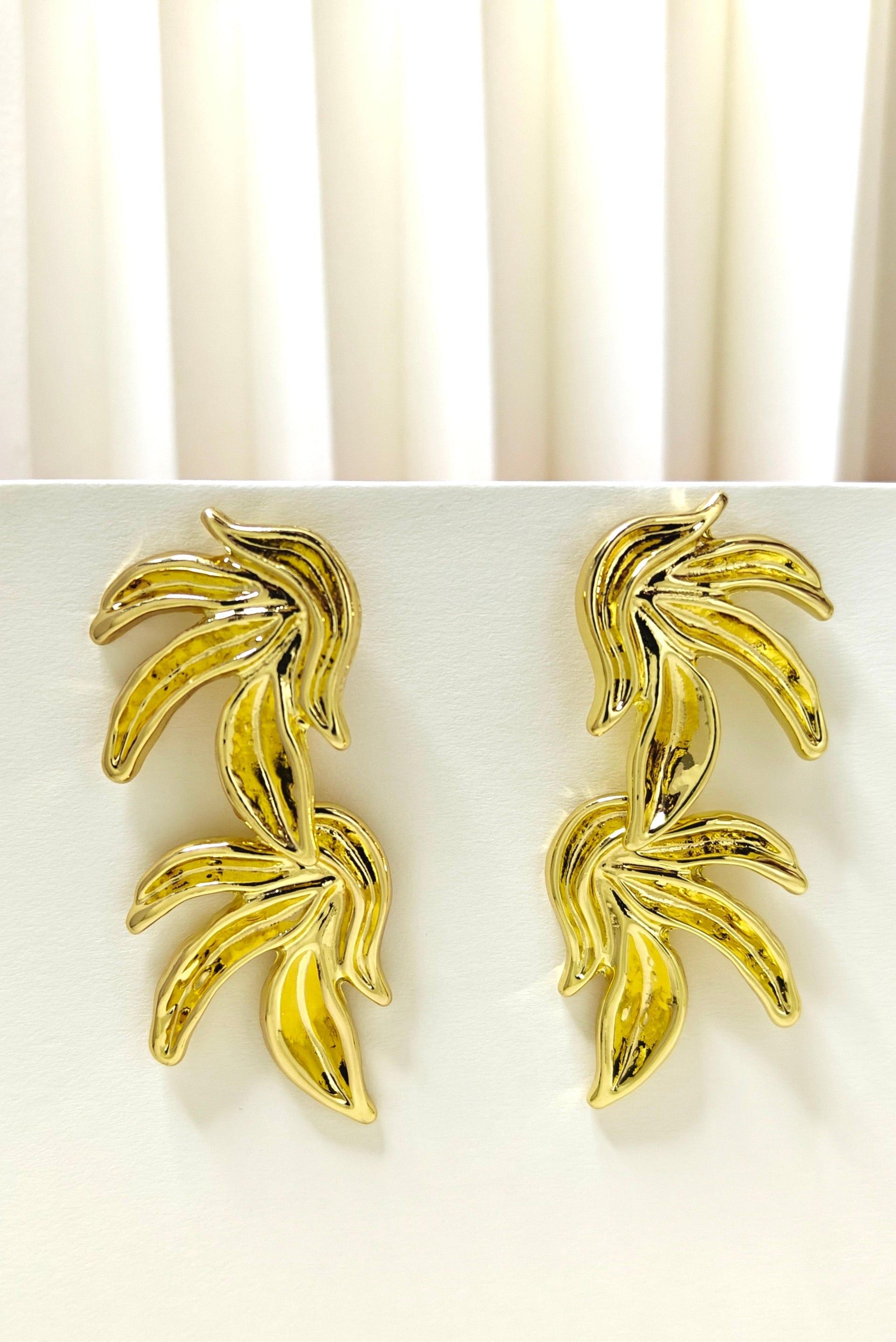 Front view of earring