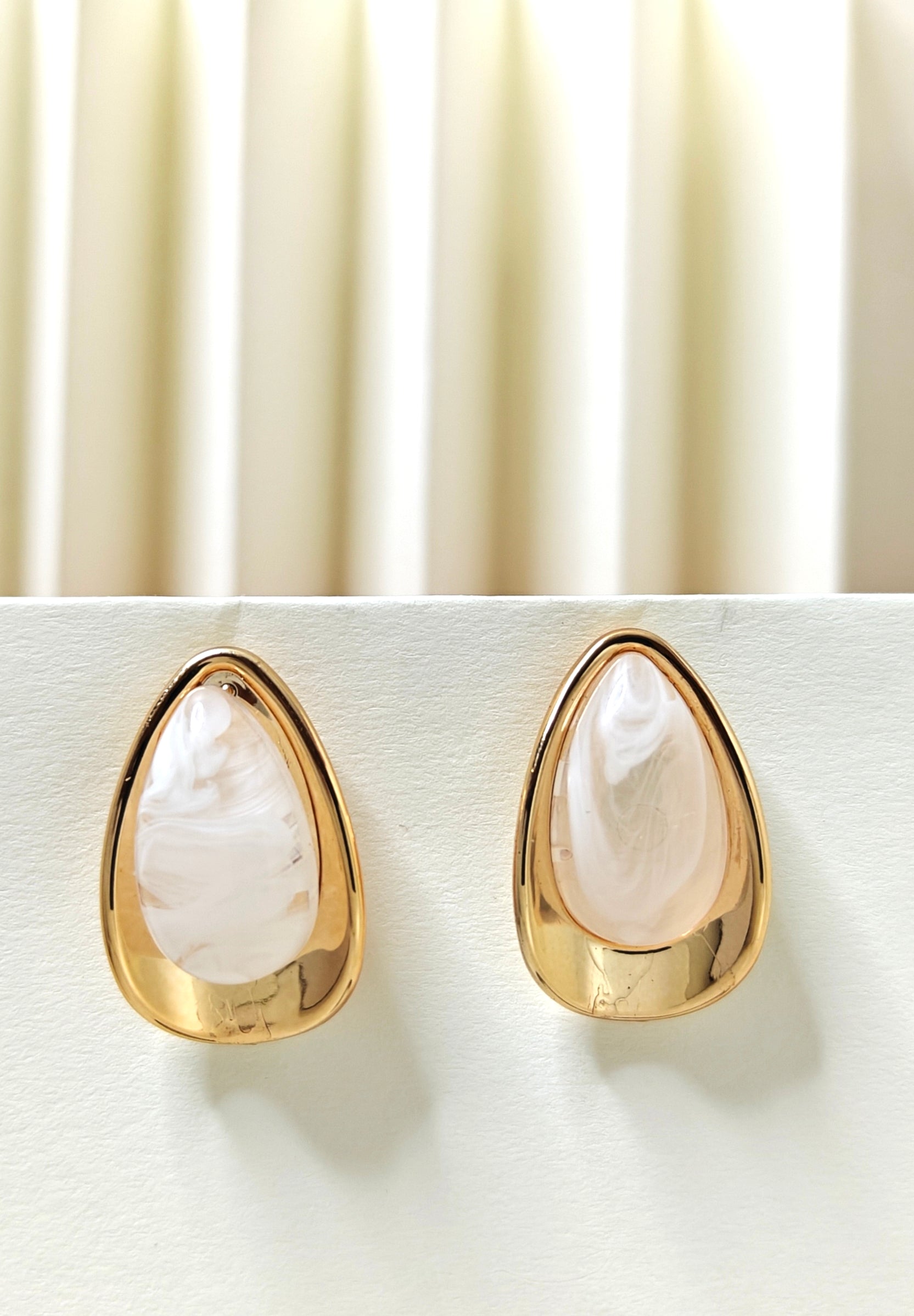 Front view of earring