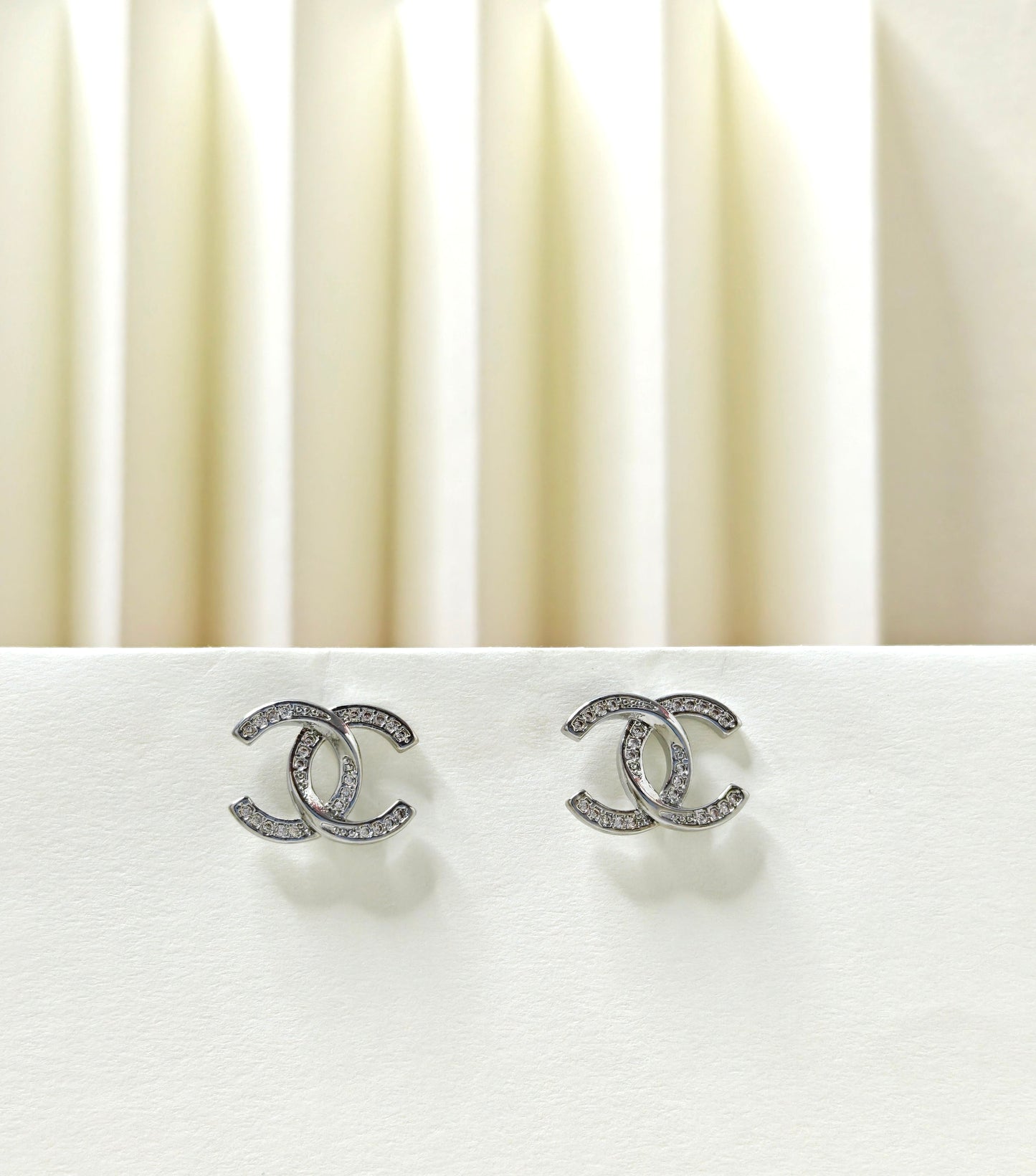 Front view of earring