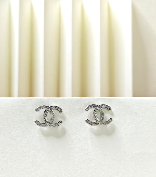 Front view of earring