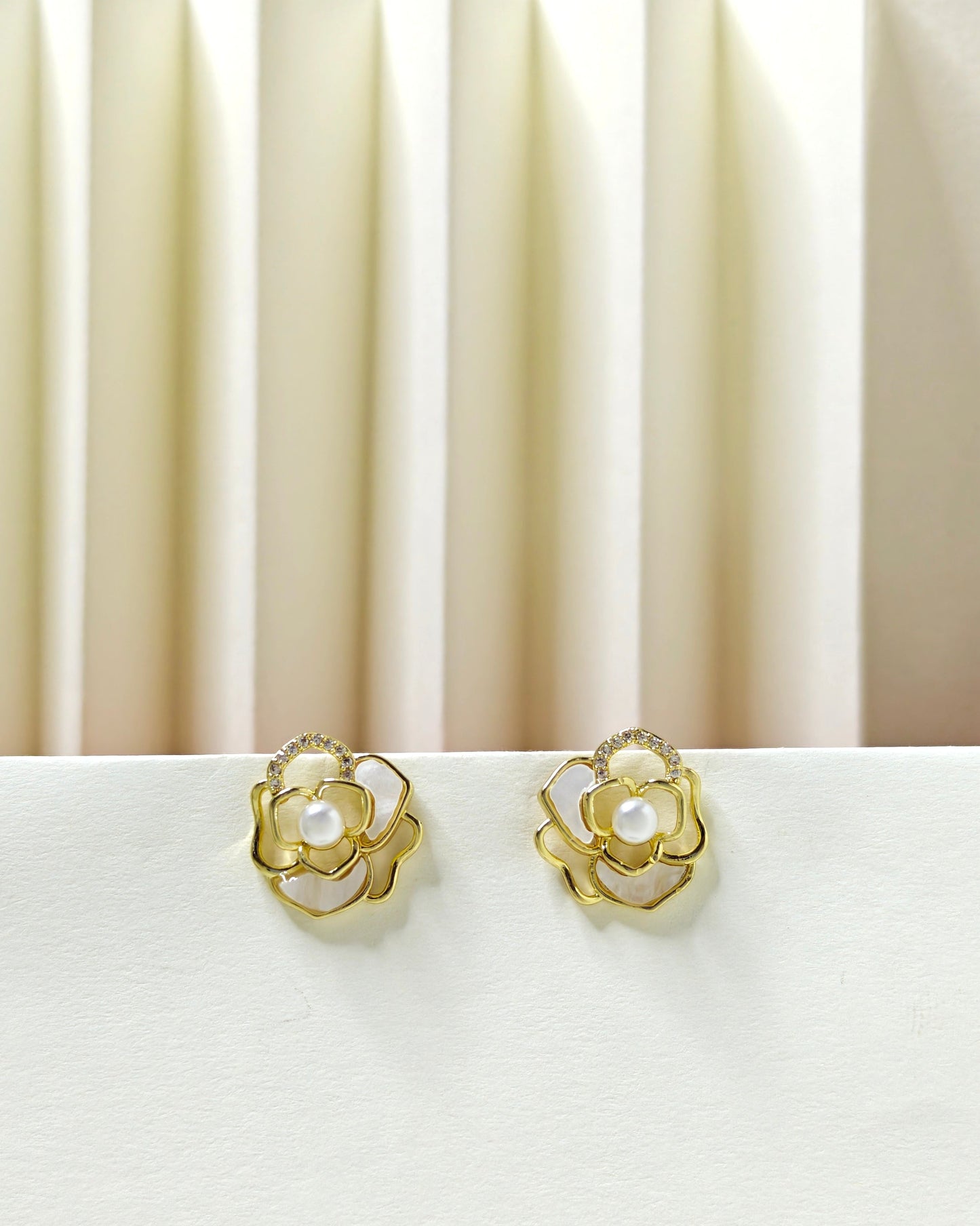 Front view of earring