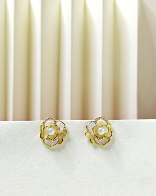 Front view of earring