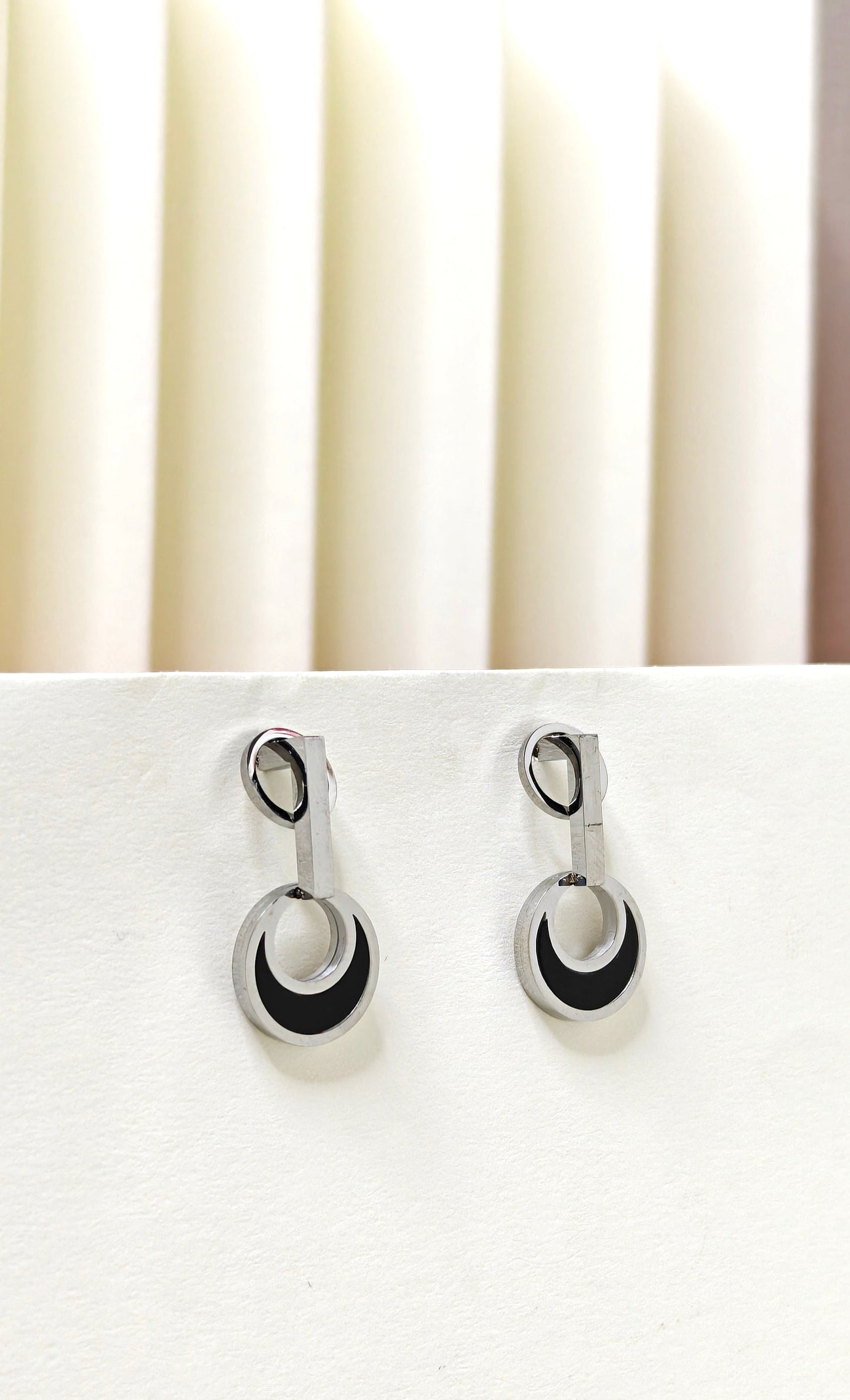 Front view of earring