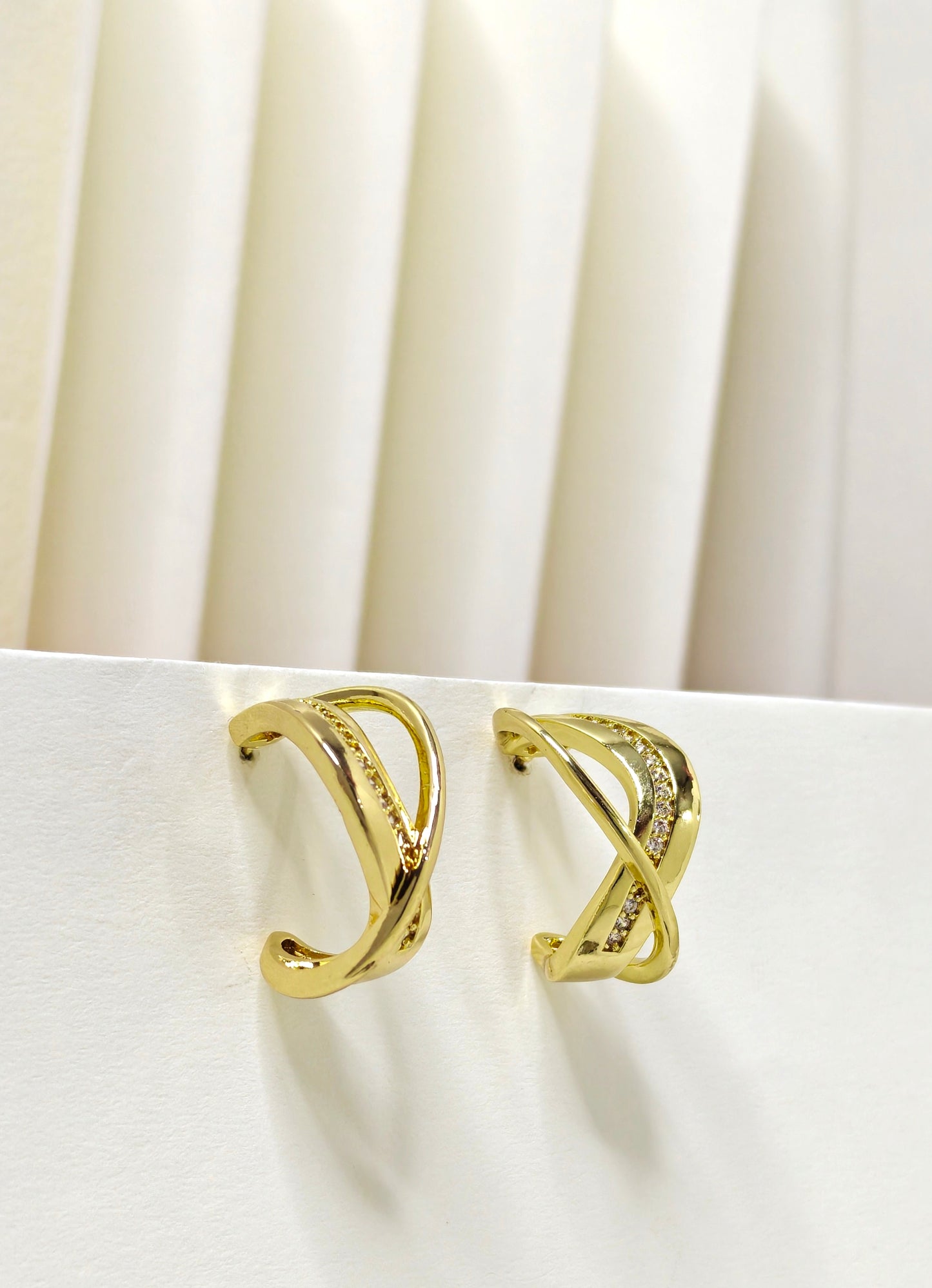 Gold Twist Elegance Huggie