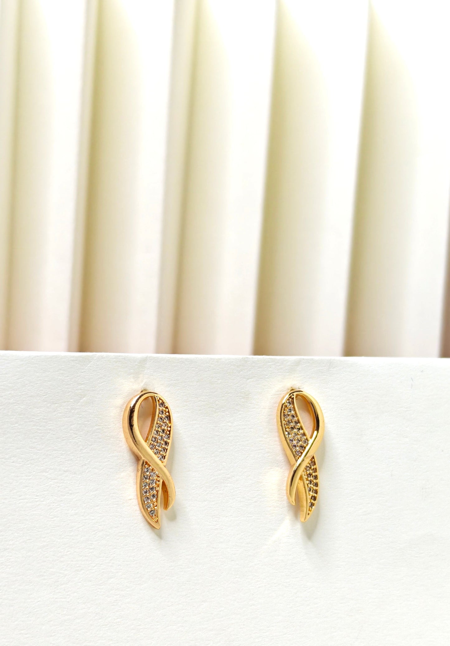 Front view of earring