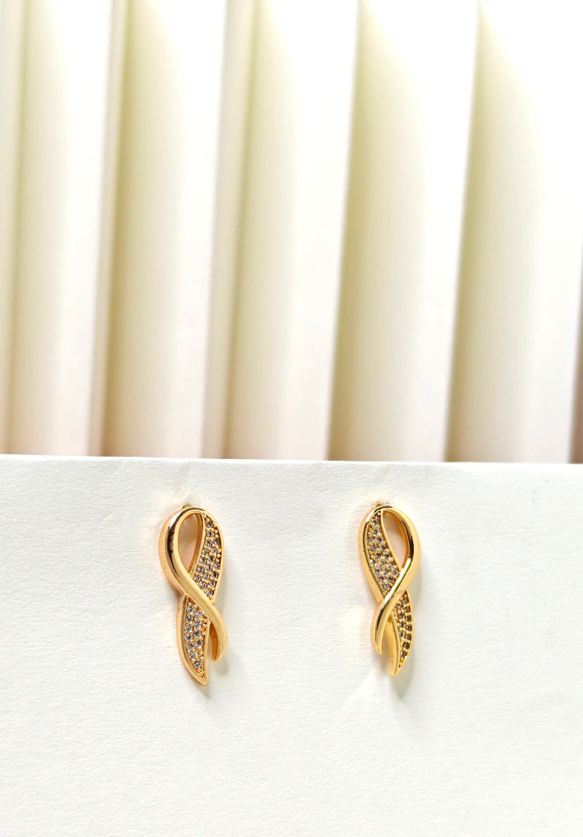 Front view of earring