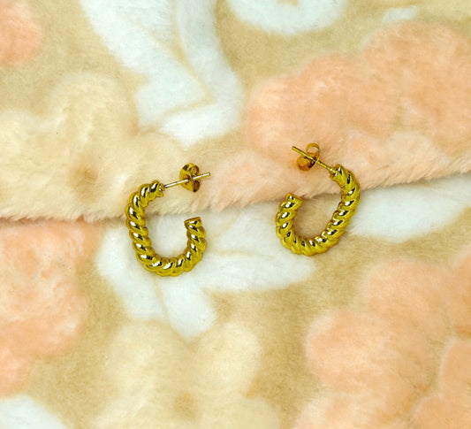 Front view of earring