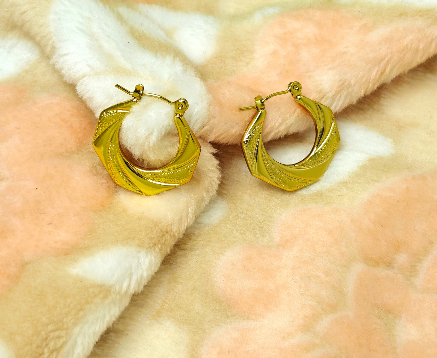 Front view of earring