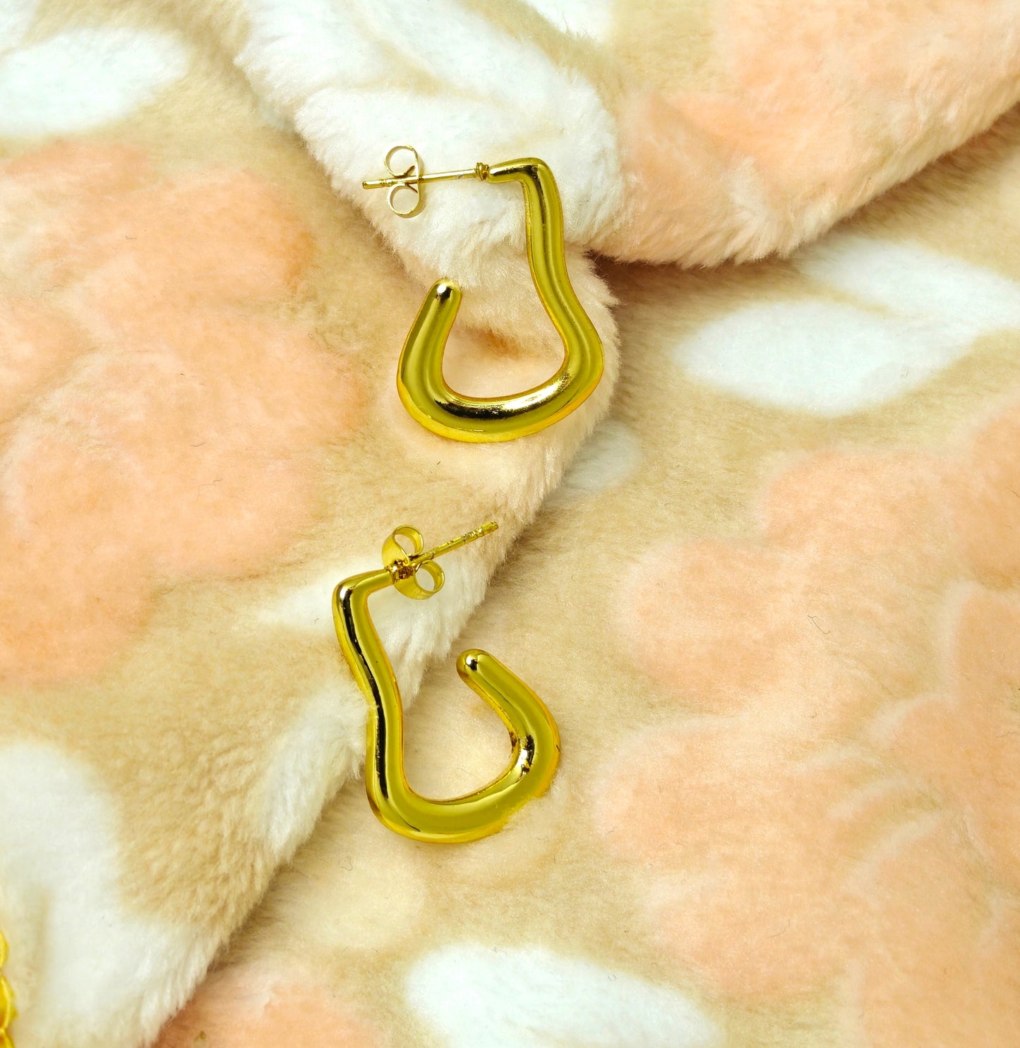 Front view of earring