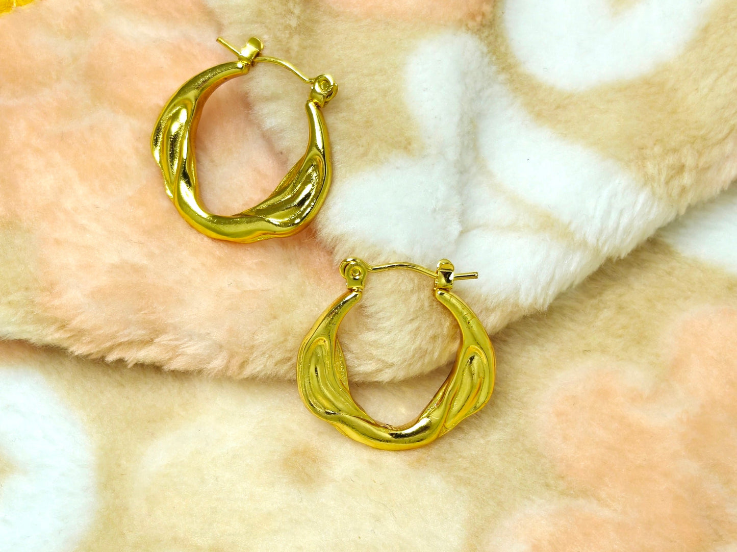 Front view of earring