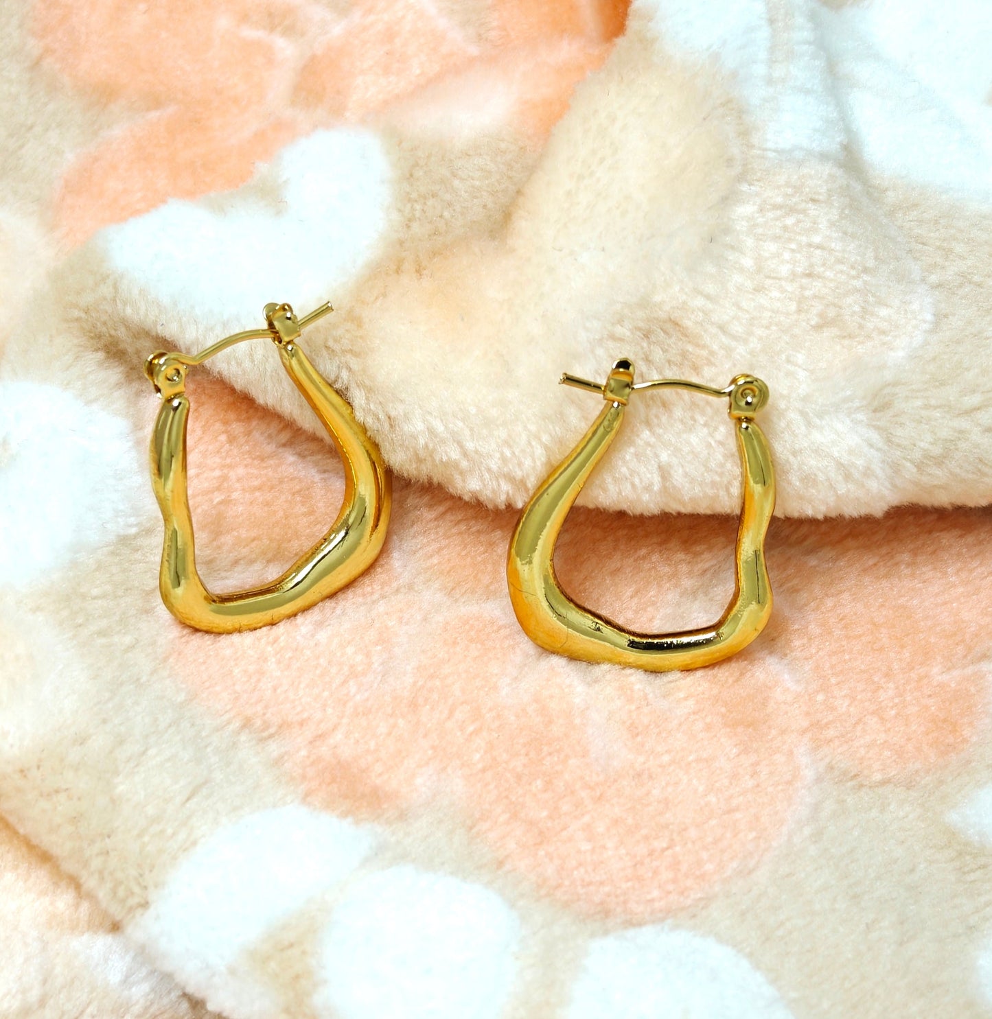 Front view of earring