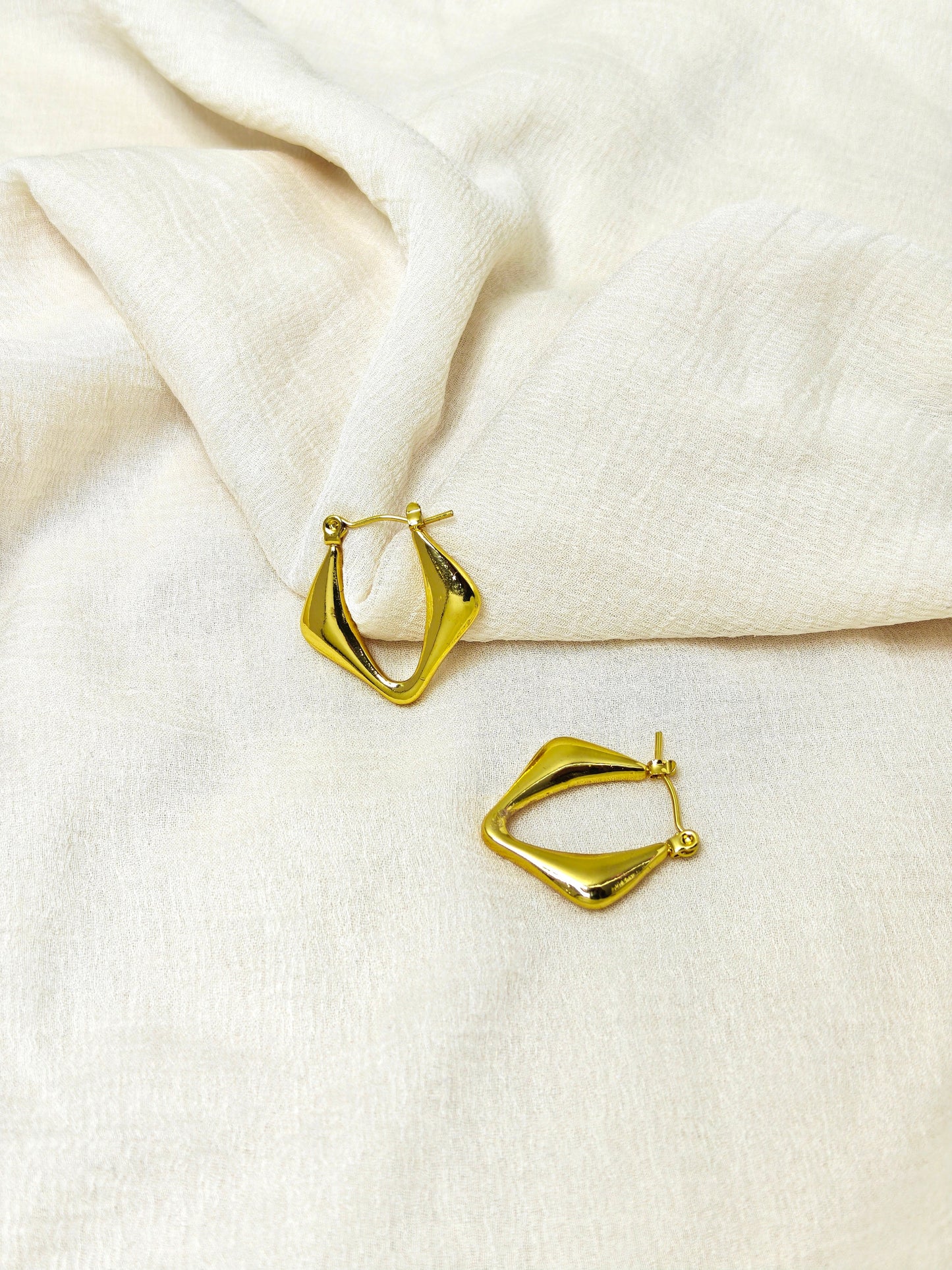 Front view of earring