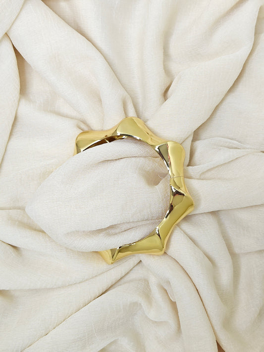 Star-Edge Sculpted Gold Bangle
