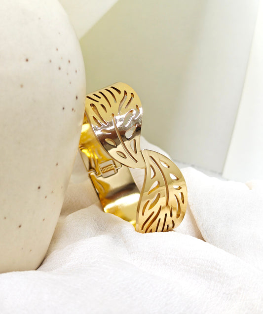 Gold Leaf Cutwork Collar Bangle