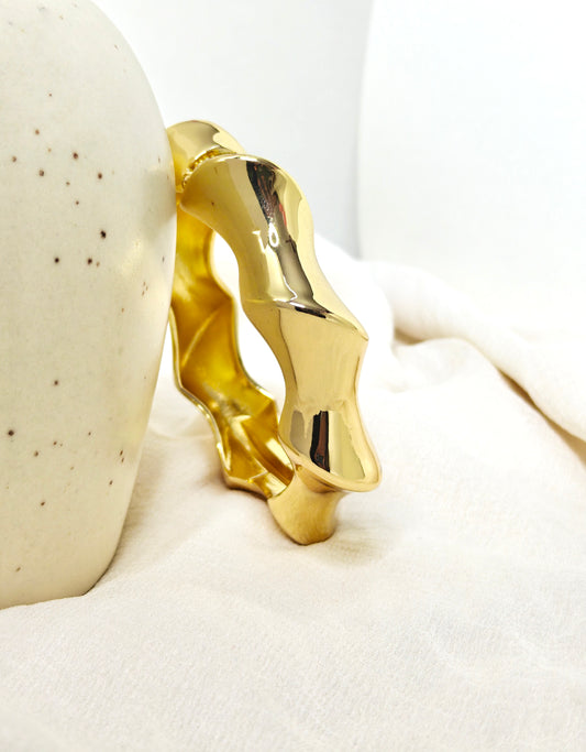 Star-Edge Sculpted Gold Bangle