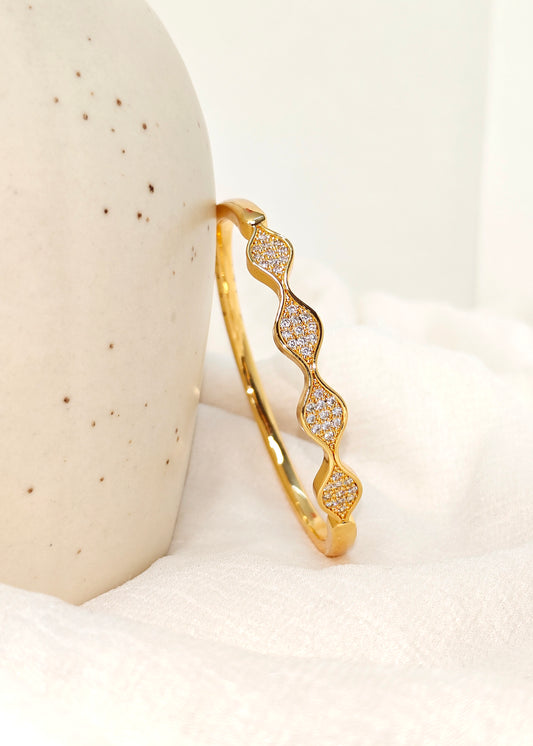 Gold Wavy Cluster Crystal Bangle