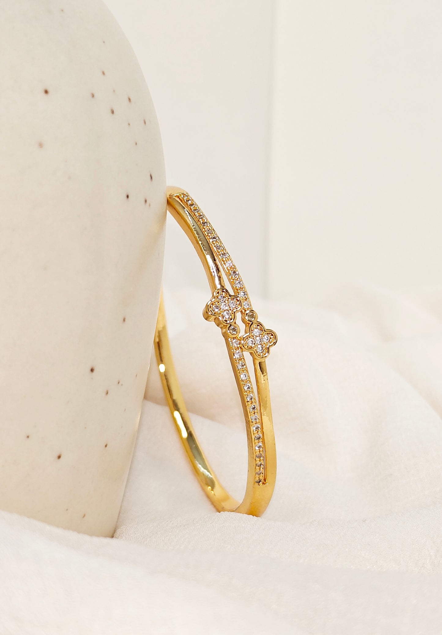 Slim Crystal Screw Motif Gold Bangle
